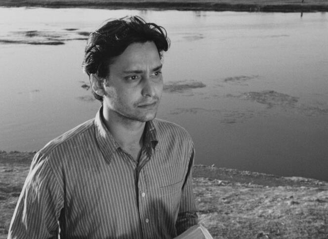 Apurba Roy (Soumitra Chatterjee) in “The World of Apu” (1959), by Satyajit Ray.