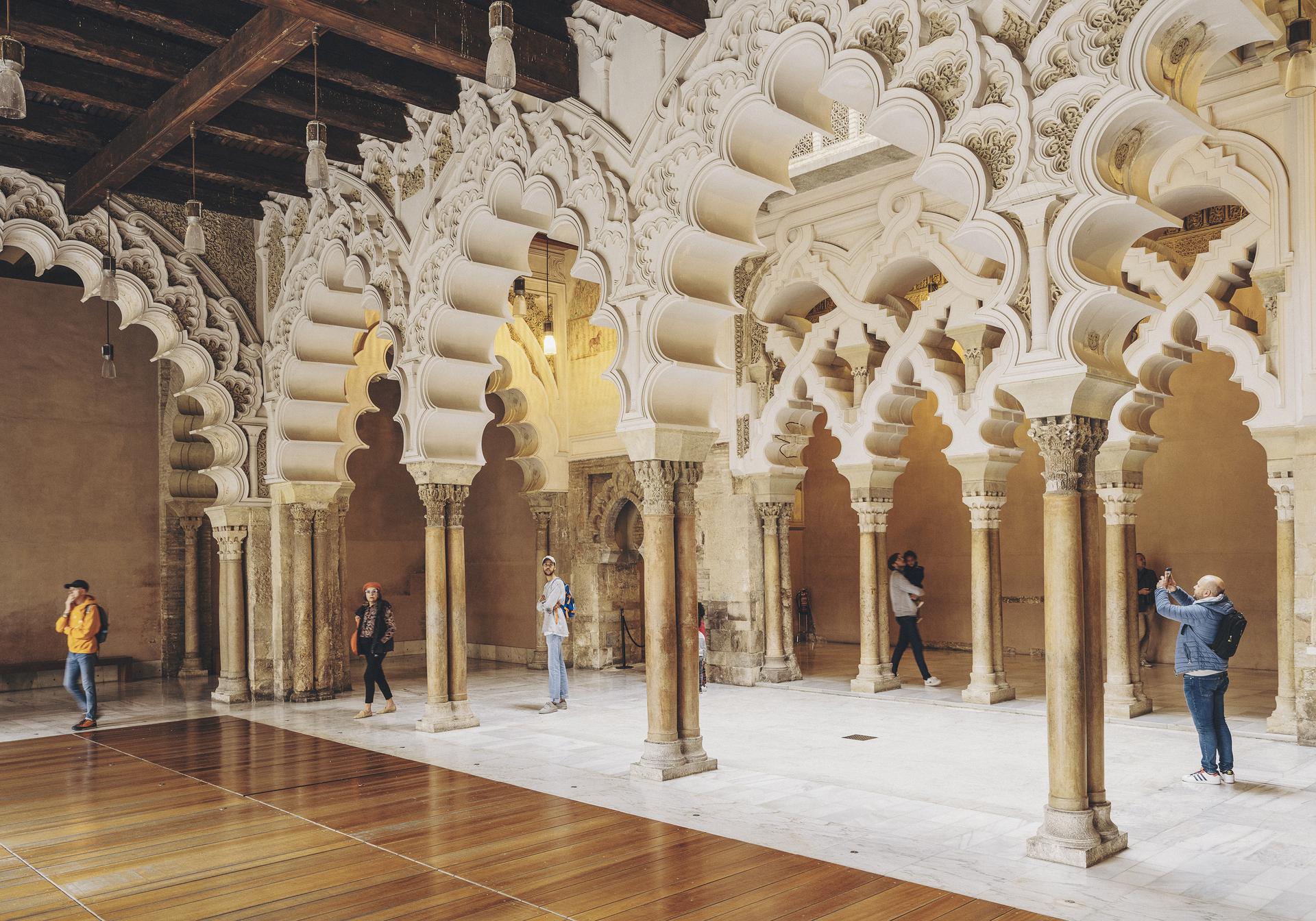 The arches and halls of the north portico of the Aljafería Palace, October 23, 2023.