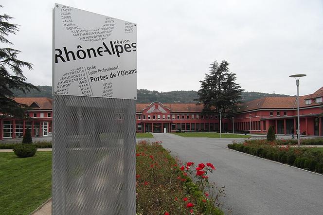 Fausses alertes à la bombe près de Grenoble : six lycéens en garde à vue