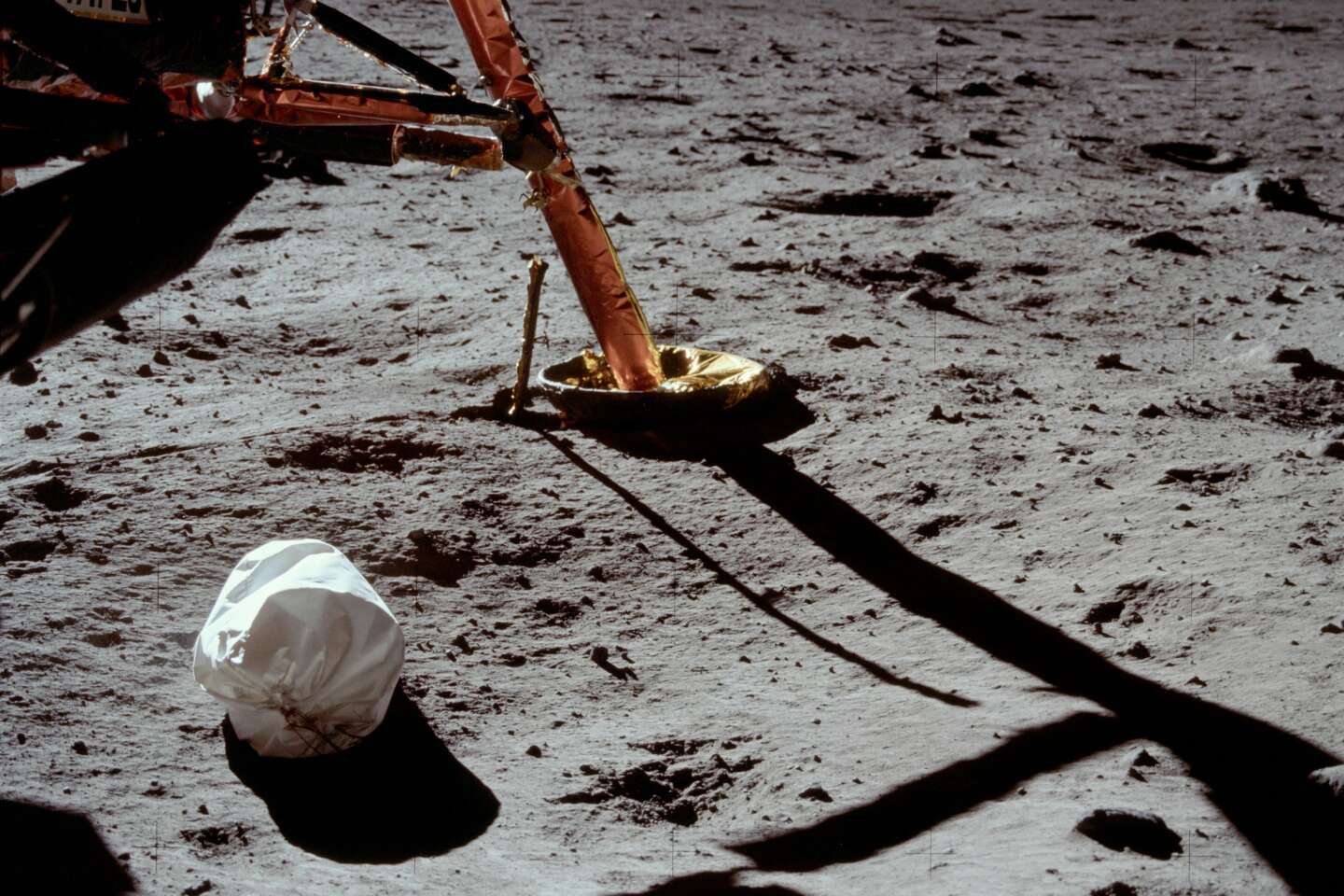 Why is there human excrement on the Moon?  Understand in three minutes