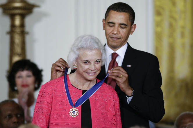 Sandra Day O'Connor receives the Medal of Freedom from President Barack Obama on August 12, 2009.