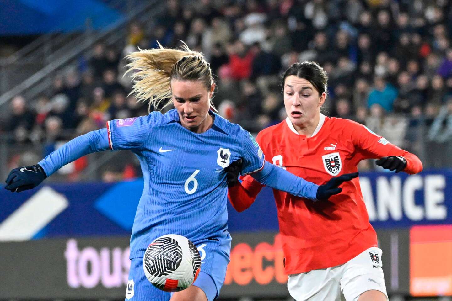 Het Franse nationale damesteam stelt zijn plaats in de finale van de UEFA Nations League veilig met een overwinning van vier doelpunten