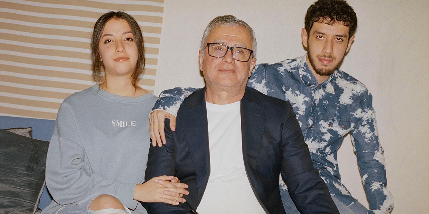 Derrière la prix Nobel de la paix, une famille soudée, en exil en France