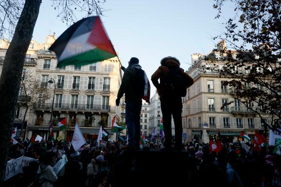 Une quarantaine de rassemblements de soutien au peuple palestinien étaient organisés en France, le 2 décembre 2023. Ici, à Paris.