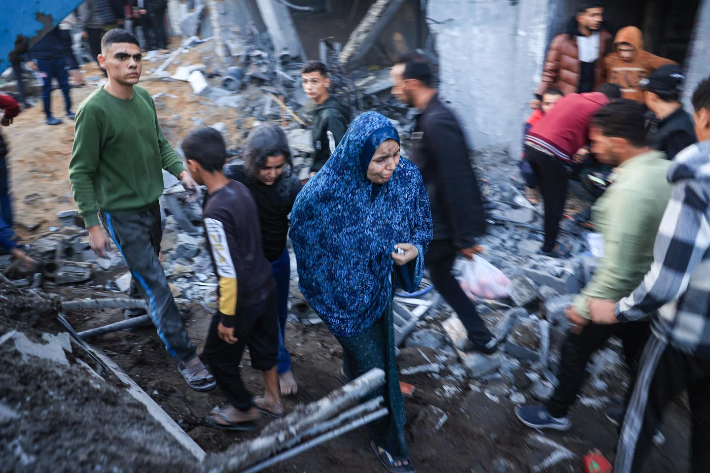 Israel expands offensive on Gaza after weekend marked by renewed bombing