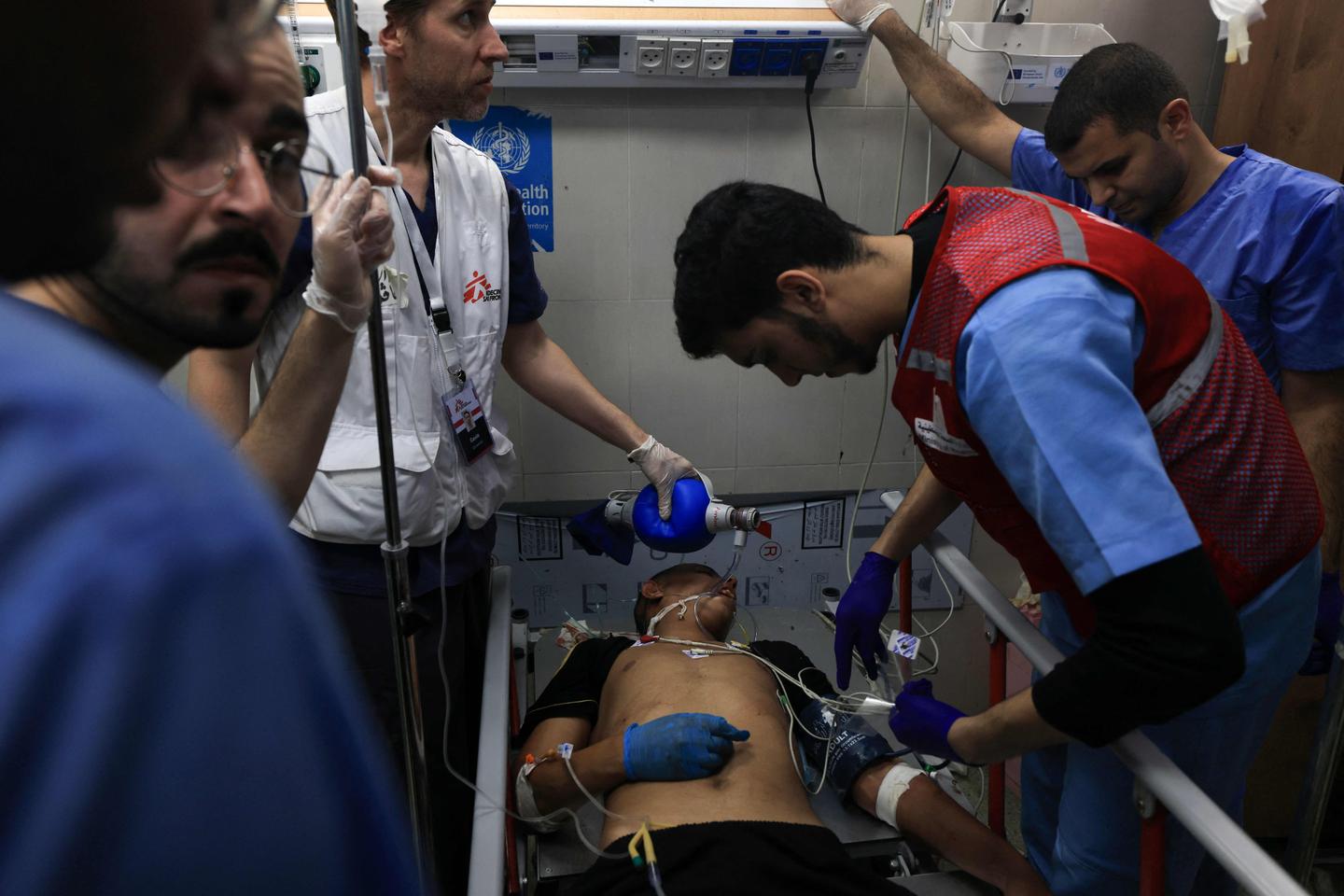 Video. Southern Gaza's Nasser Hospital overwhelmed by wounded