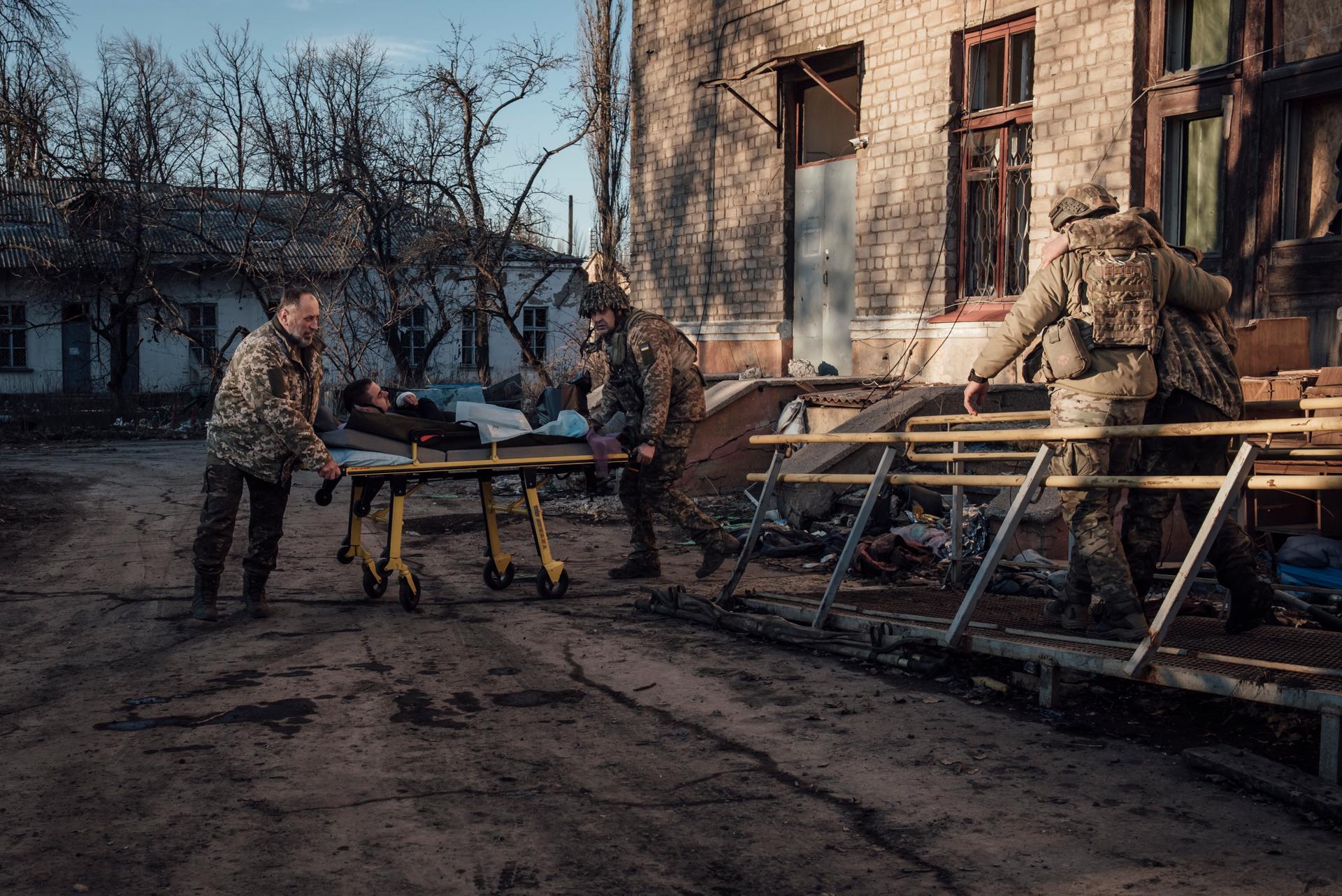 Evacuating wounded soldiers on the Bakhmut front (Ukraine), November 28, 2023.