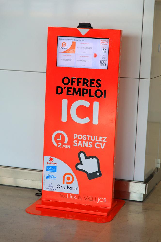 A l’aéroport d’Orly (Val-de-Marne).