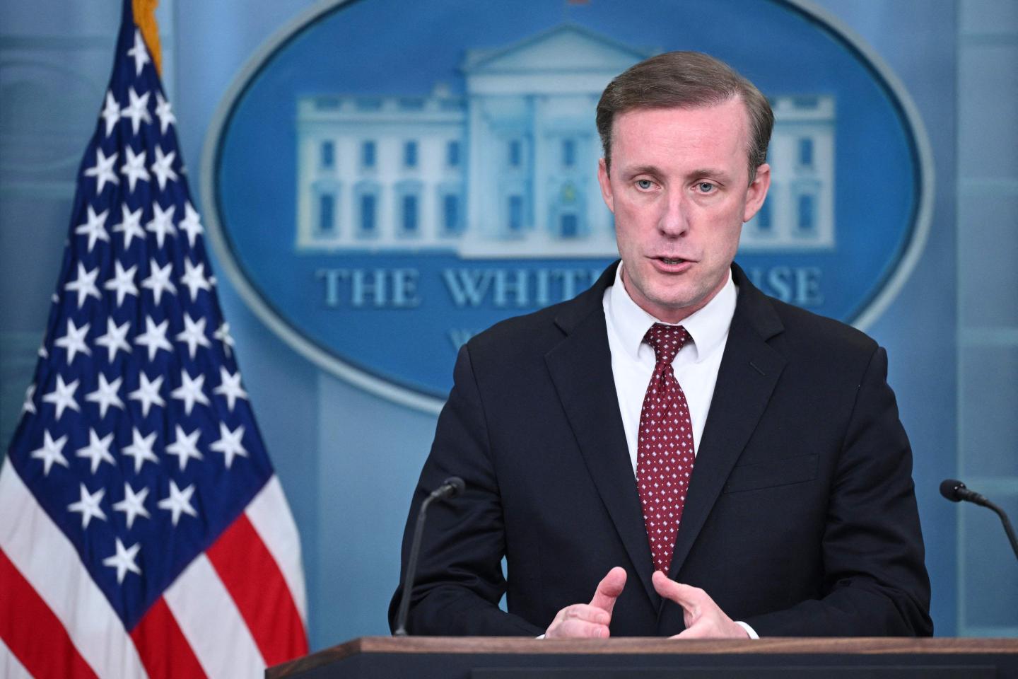 White House warns that a lack of aid might tilt the Ukraine conflict in Putin's favor