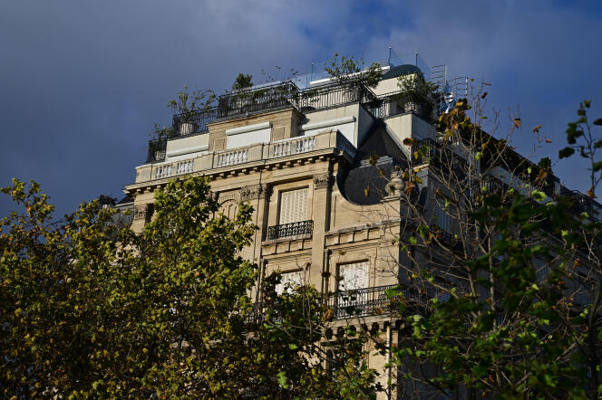 Un edificio en el distrito 16 de París, 1 de noviembre de 2023.