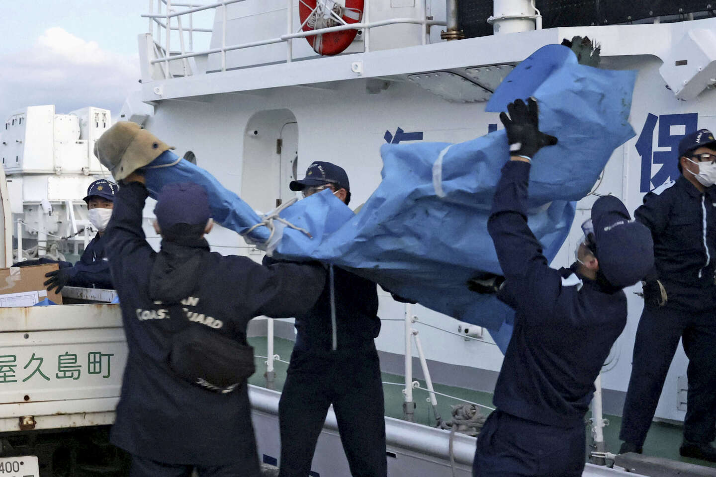 In Japan werden vijf lichamen gevonden nadat een Amerikaans militair vliegtuig was neergestort