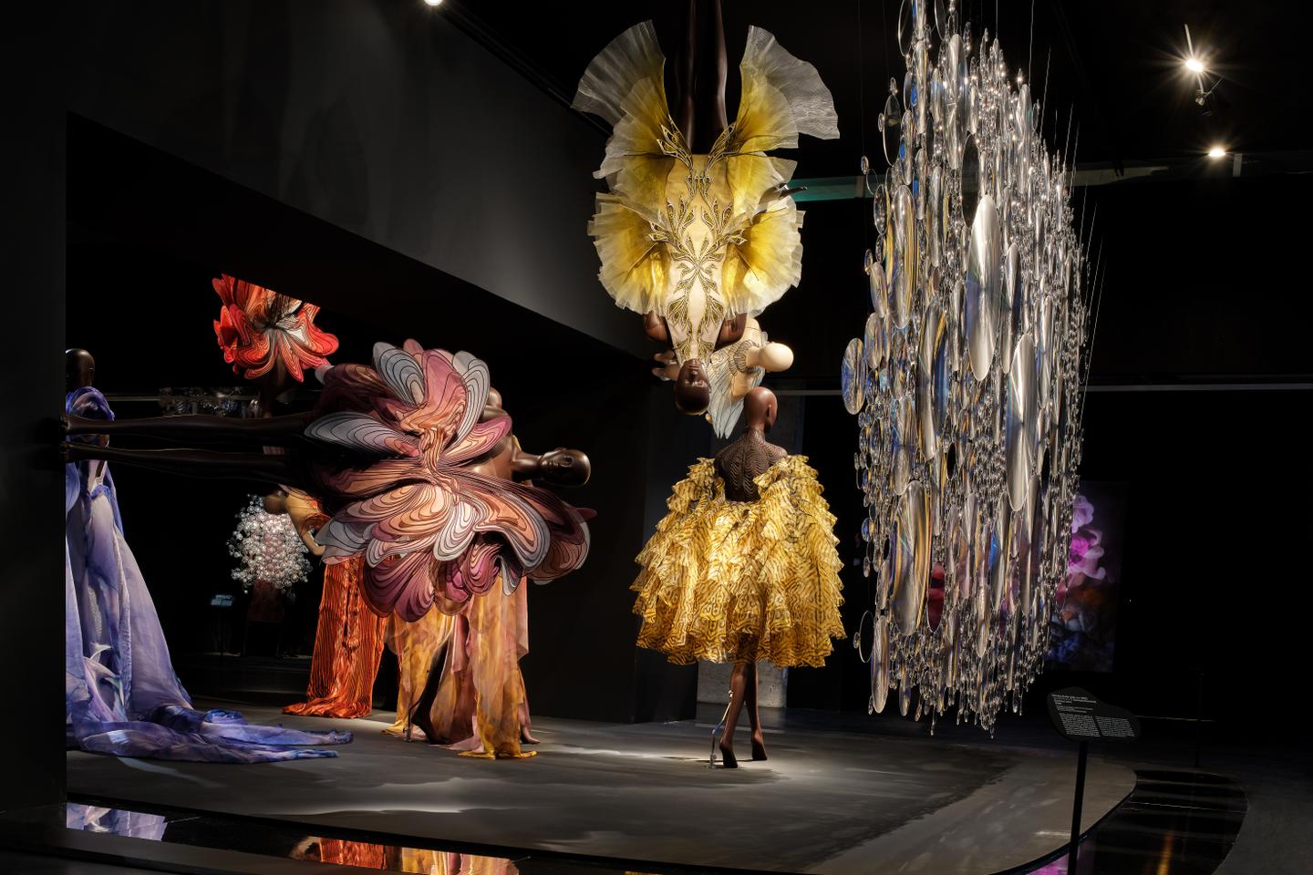 En MAD Paris, el gabinete de curiosidades de Iris van Herpen