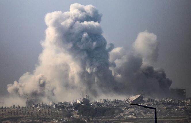 Después de un ataque israelí en la Franja de Gaza, el 4 de diciembre de 2023.