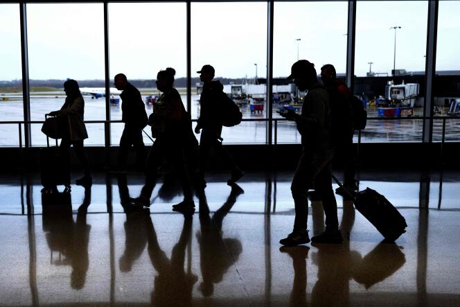 Des passagers dans le terminal de l’aéroport international Thurgood Marshall de Baltimore-Washington, le 21 novembre 2023. 
