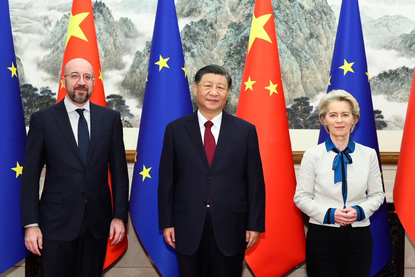 EU-China summit's 'warm welcome' rocked by China's tensions with Italy