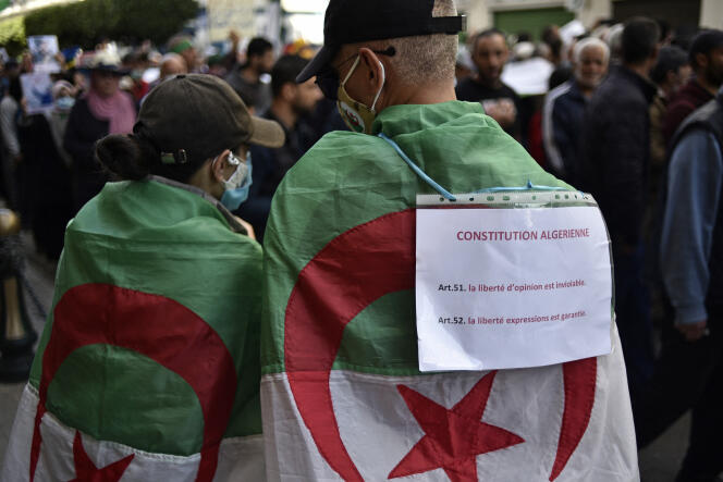 I Algier, under en fredelig demonstration af den populære Hirak-bevægelse, 23. april 2021.
