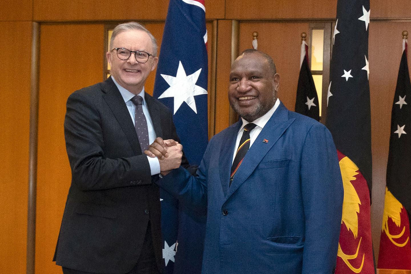Australia and Papua New Guinea sign security pact