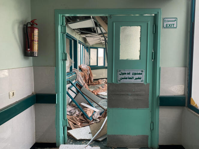 Hospital de Yafa dañado por ataques israelíes, en medio del conflicto en curso entre Israel y el grupo islamista palestino Hamas, en el centro de la Franja de Gaza, el 8 de diciembre de 2023.