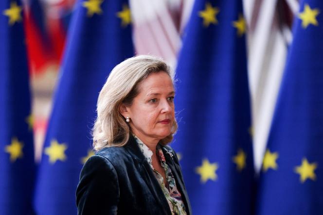 La ministre espagnole de l’économie Nadia Calviño arrive à la réunion de l’Eurogroupe au siège de l’Union européenne à Bruxelles, le 13 mars.