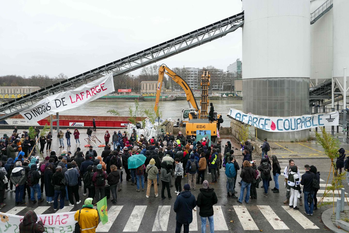 Several Lafarge and Cemex sites in France targeted by actions by environmental activists