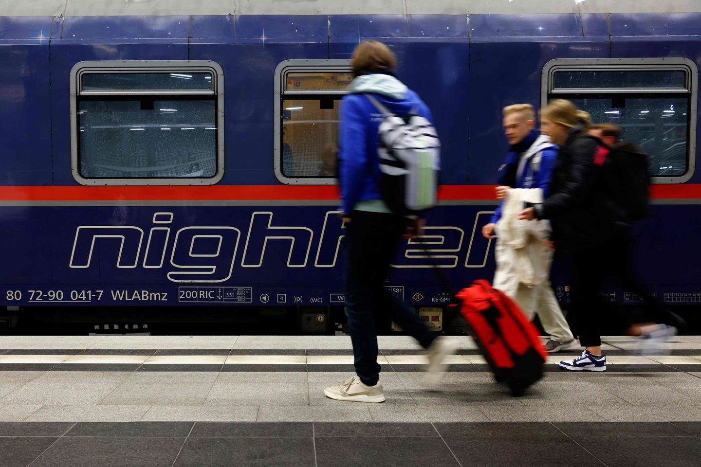 Berlin-Paris night train completes maiden trip