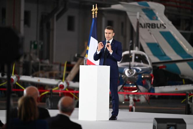 Emmanuel Macron, sur le site industriel d’Airbus, à Blagnac (Haute-Garonne), le 11 décembre 2023.