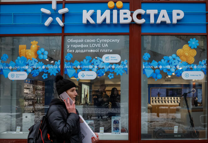Une boutique de l’opérateur mobile ukrainien Kyïvstar, à Kiev, le 12 décembre 2023.