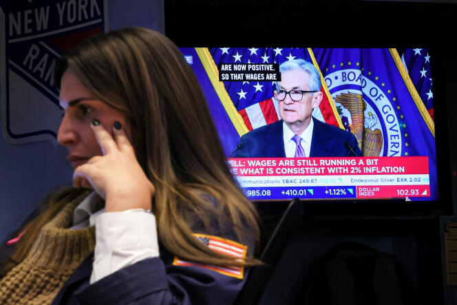 De televisiecommercial van Jerome Powell, voorzitter van de Amerikaanse Federal Reserve, uitgezonden op de New York Stock Exchange, 13 december 2023.