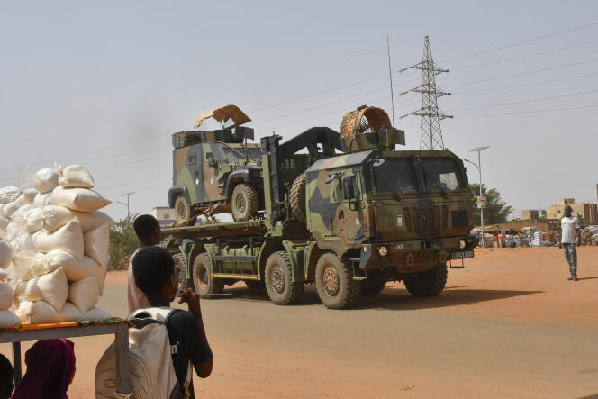 Un véhicule de l’armée française à Niamey, le 10 octobre 2023.