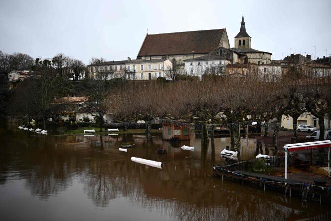 La inundación de L'Isle, en el pueblo de Guitres, en Gironda, el 13 de diciembre de 2023. 