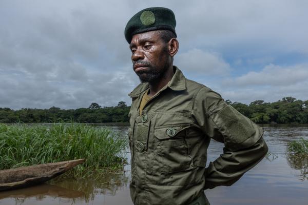Florent Dede is one of the indigenous eco-guards of the Nouabalé-Ndoki National Park. He believes that the Bayaka are now almost equal to the Bantu. "We live with them, we're no longer separated."