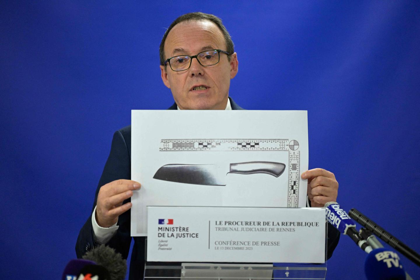 French schoolgirl threatened knife attack on teacher