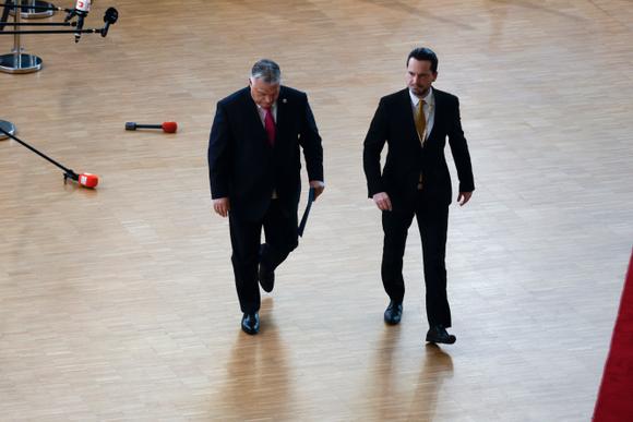 Le premier ministre hongrois, Viktor Orban, arrive au sommet de l’UE, dans le bâtiment du Conseil européen, à Bruxelles, jeudi 14 décembre 2023.