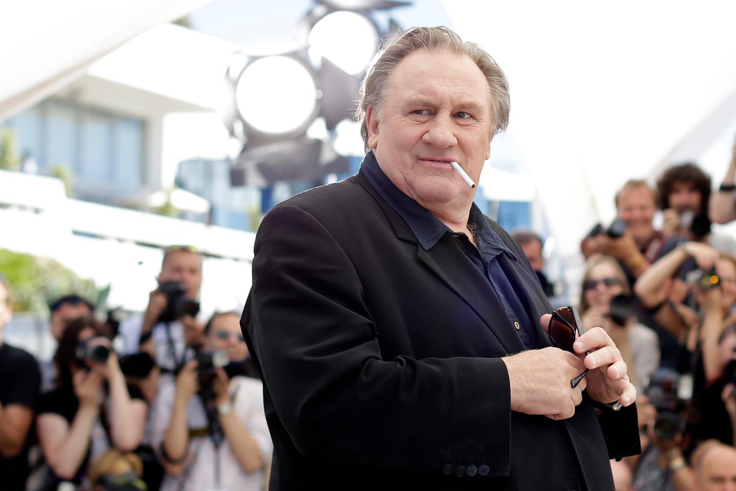 Depardieu ready to hand back honor as minister says he 'shames France'