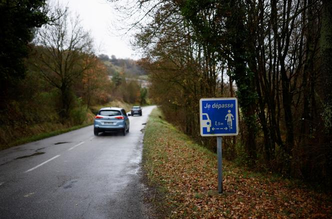 La route départementale D16, dans l’Aude, en France.