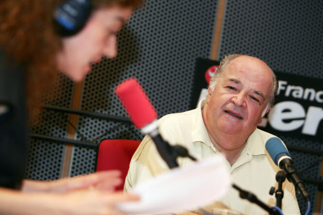 El periodista Claude Villers participa en el programa de radio “Au fil d’inter” de Brigitte Patient, 27 de junio de 2004.