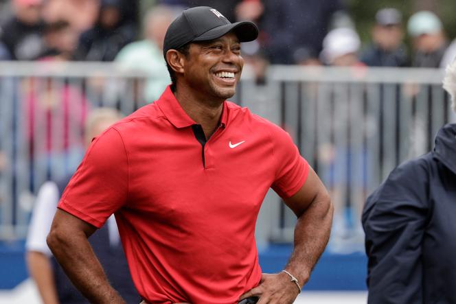 Tiger woods red nike shirt store