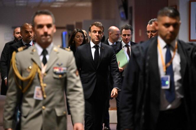 Emmanuel Macron al final de una cumbre de la Unión Europea, en Bruselas, el 15 de diciembre de 2023. 