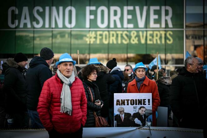 Manifestación organizada por los sindicatos para apoyar a la marca de supermercados Casino, en dificultades financieras, y a sus empleados, en Saint-Etienne, el 17 de diciembre.