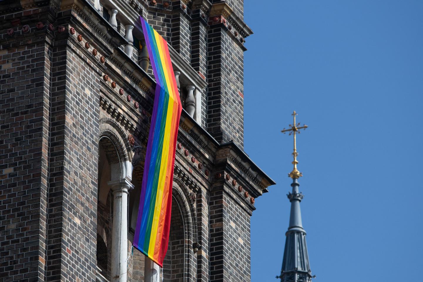 Pope Francis gives green light to blessings for same-sex couples