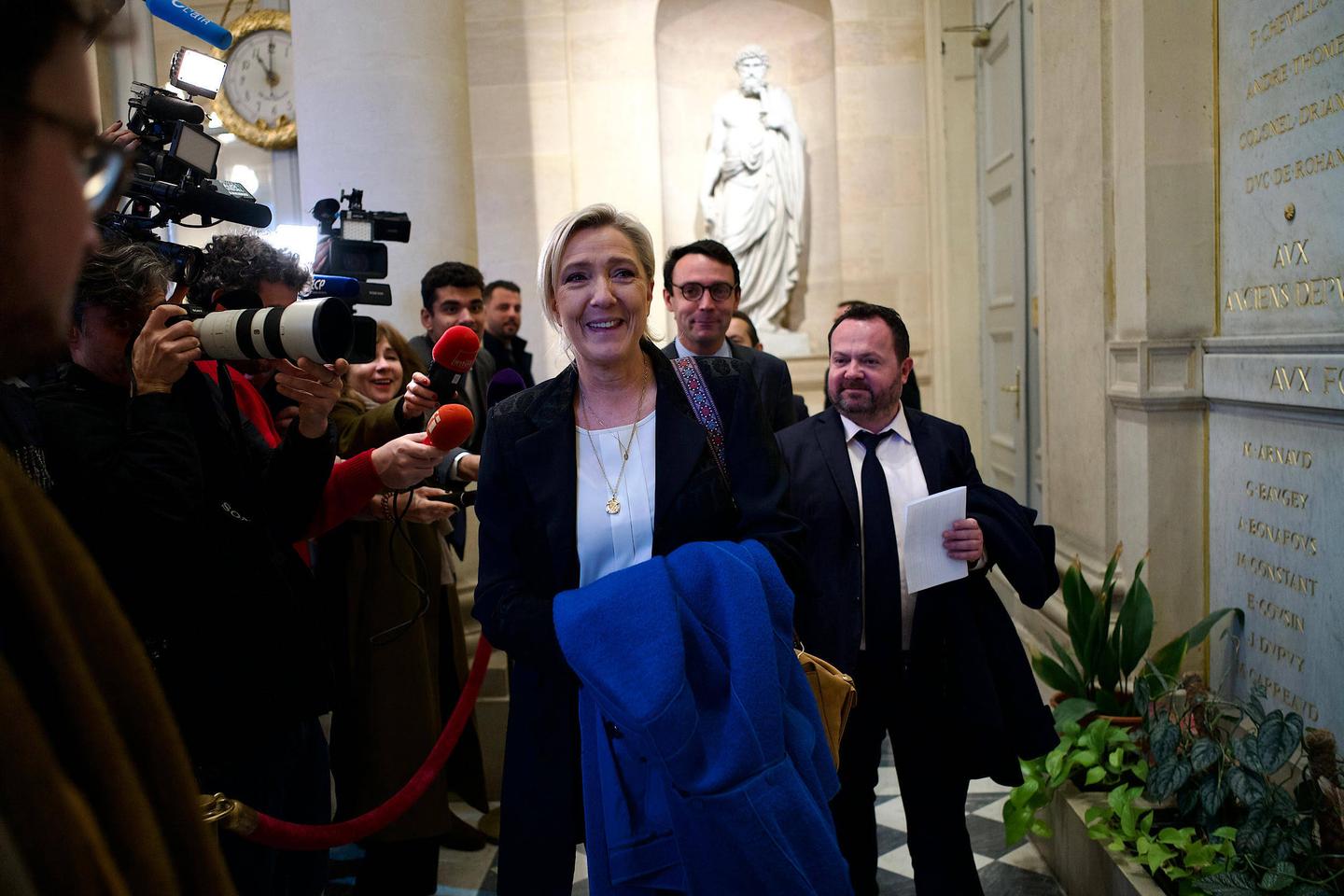 Le Pen to back Macron's immigration bill