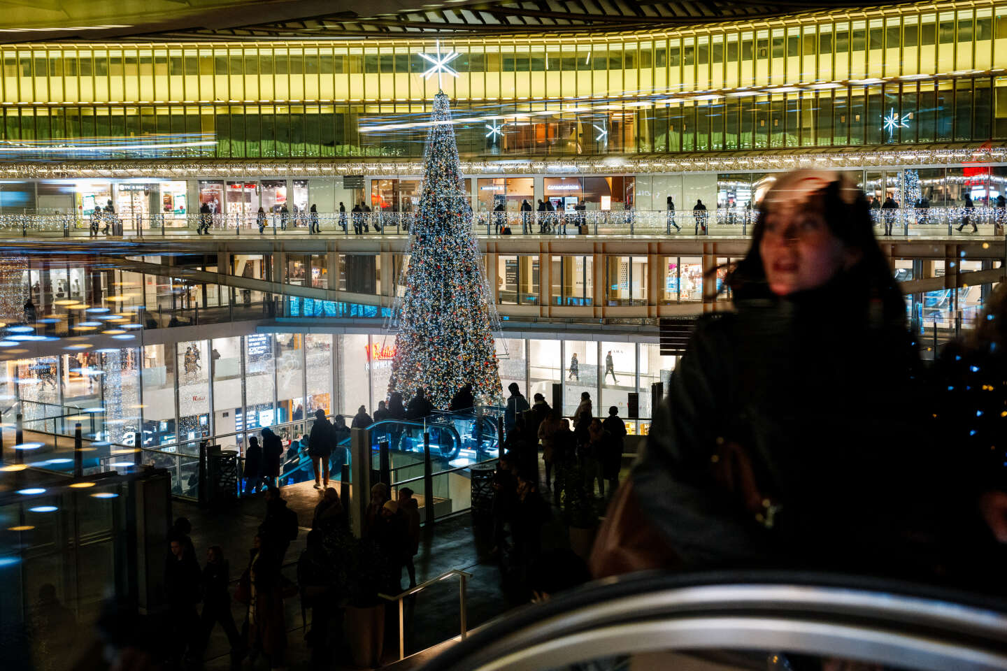 Face à l'inflation, le nombre de Français prêts à revendre leurs cadeaux de  Noël s'envole en 2023