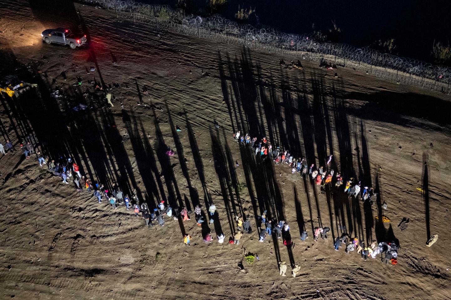 Texas governor signs bill that lets police arrest migrants who illegally cross US border
