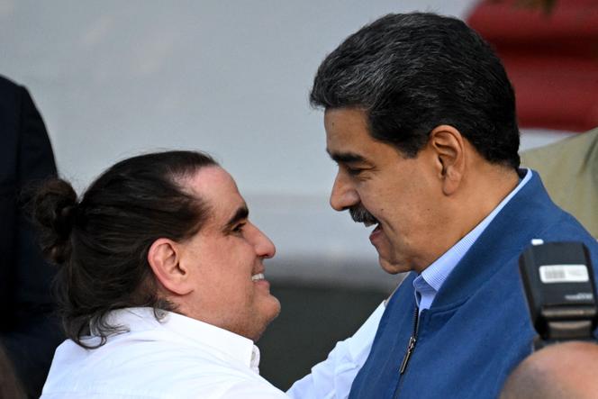 Alex Saab et Nicolas Maduro au palais présidentiel Miraflores, à Caracas, le 20 décembre 2023.