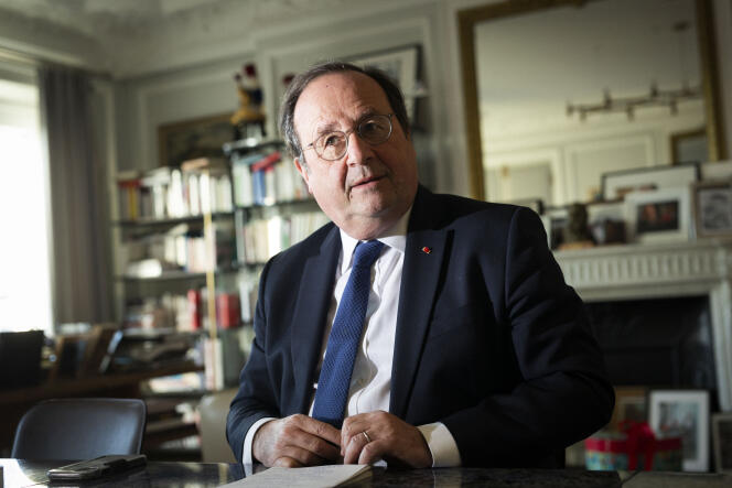 Former Socialist President François Hollande in his Paris office, the day after the adoption of a new immigration law.  December 20, 2023.
