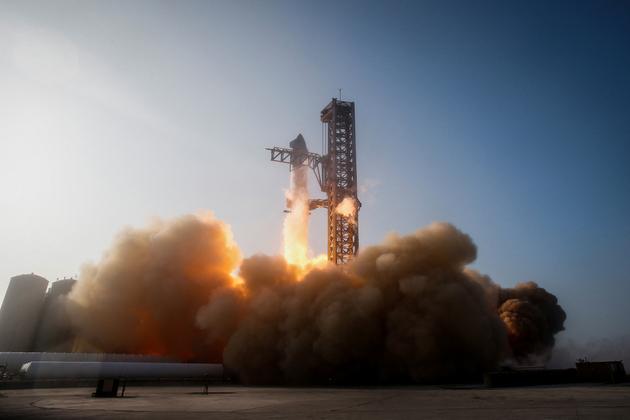 SpaceX's Starship explodes on takeoff on April 20, 2023, over the Gulf of Mexico, off the southern coast of Texas (USA).