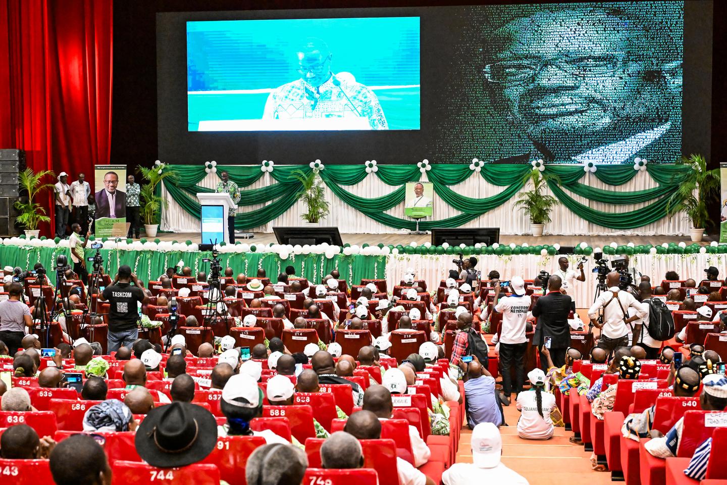 le principal parti d’opposition élit son nouveau chef après une semaine d’incertitude