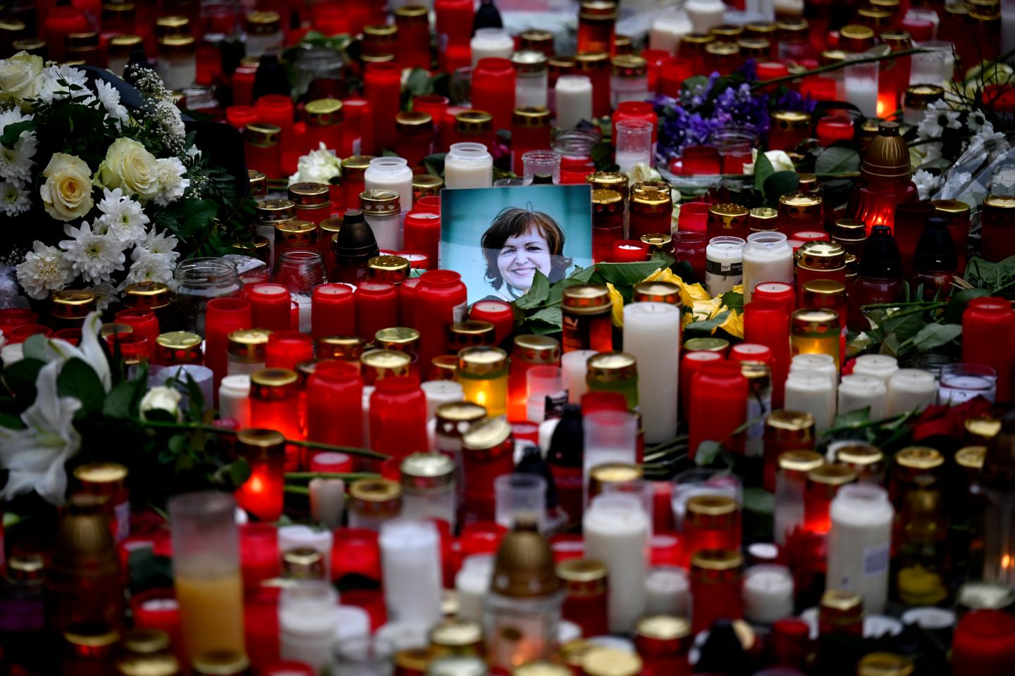 Czechs mourn Prague university shooting victims