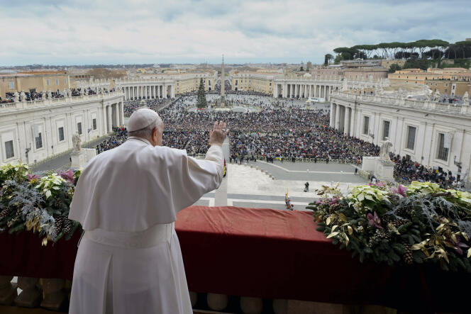 El Papa denunció el lunes en su tradicional mensaje navideño “la desesperada situación humanitaria” en Gaza.