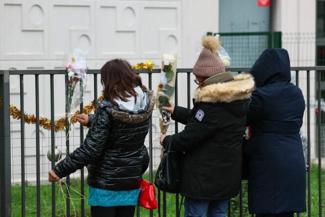 Frente a la casa de Meaux (Seine-et-Marne), donde fueron encontrados muertos una mujer y sus cuatro hijos, el domingo 24 de diciembre de 2023.
